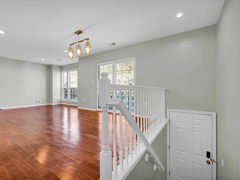 40 Cottonwood St — Photo 2