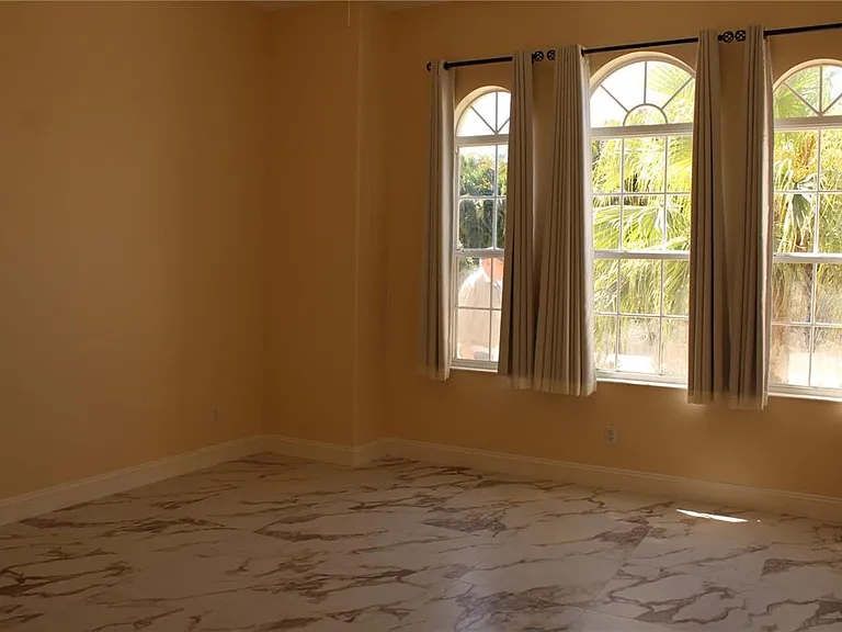 7803 33rd St E — Photo 10