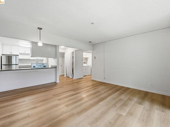 3rd image of 1453 Neotomas Ave APT 104