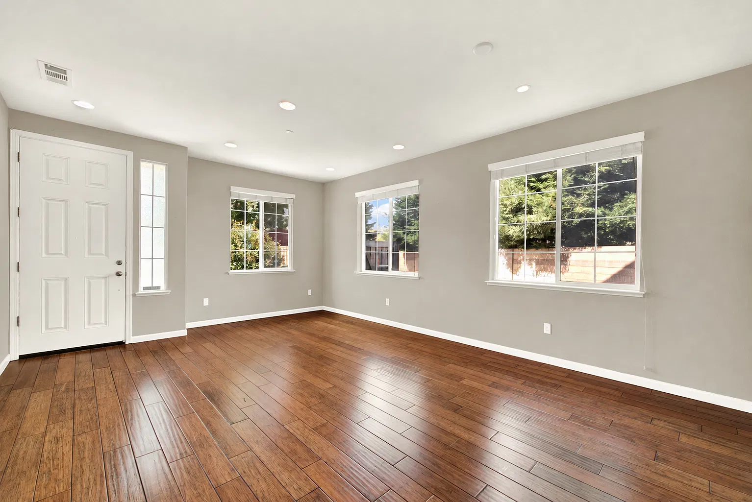4 bed, 2.5 bath, 2283 sqft, $3,600 — Photo 4