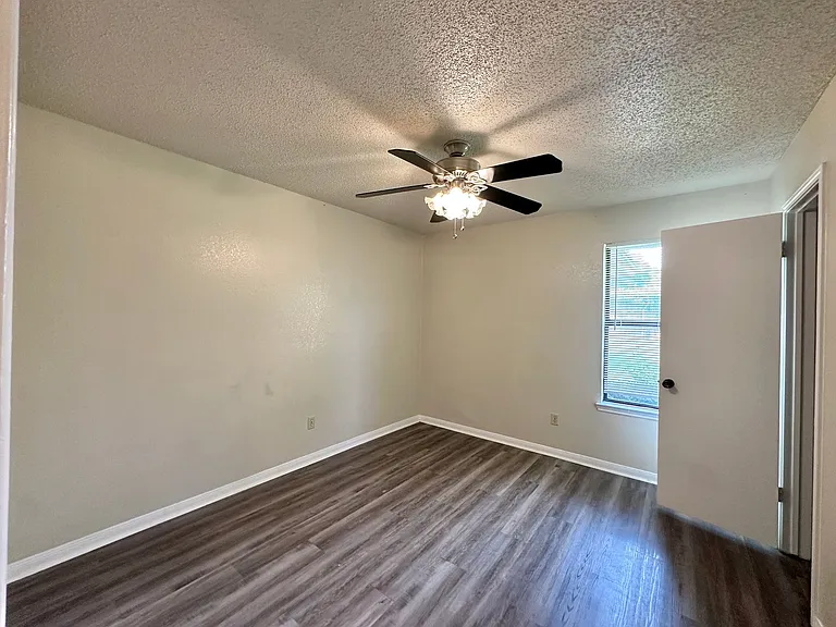 109 S Brook Dr — Photo 40