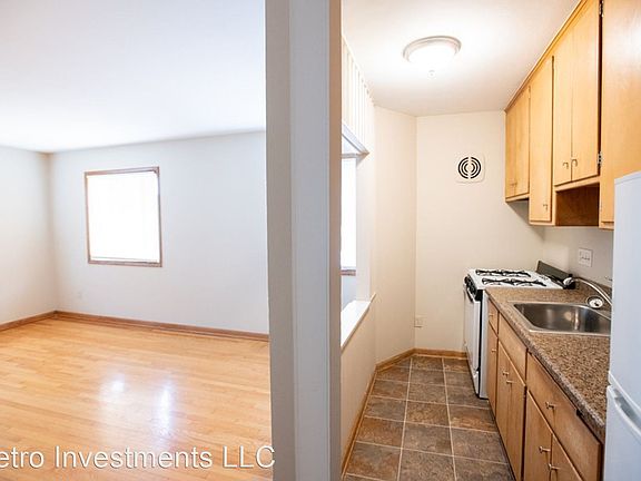 4th image of 1323-1333 E Colorado St #3