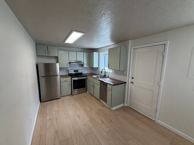 3235 W Malad St — Photo 4