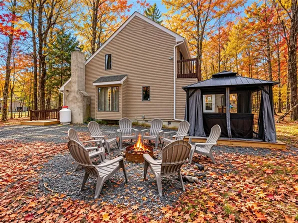 8 Wahoo Ct, Albrightsville, PA 18210