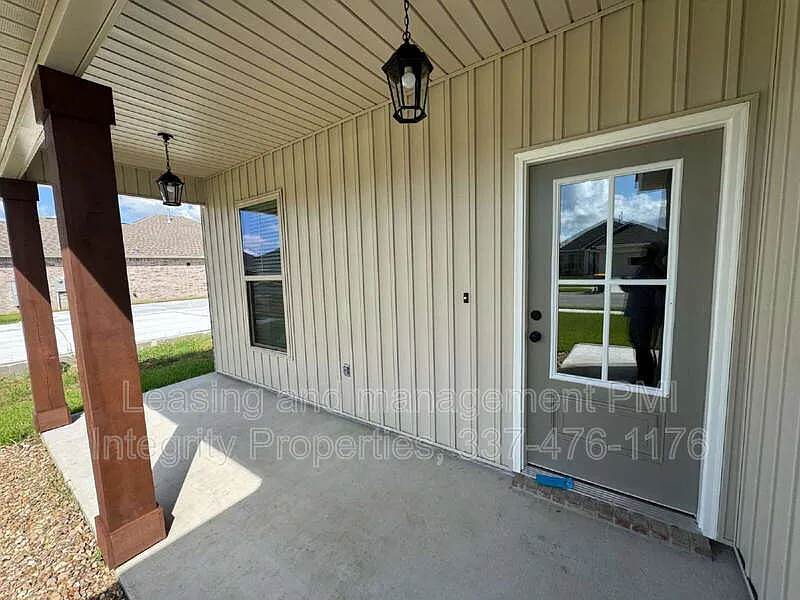4 bed, 2.0 bath, 1568 sqft, $2,195 — Photo 2