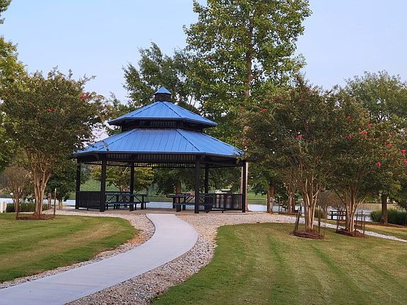 5th image of 521 Eagles Harbor Dr