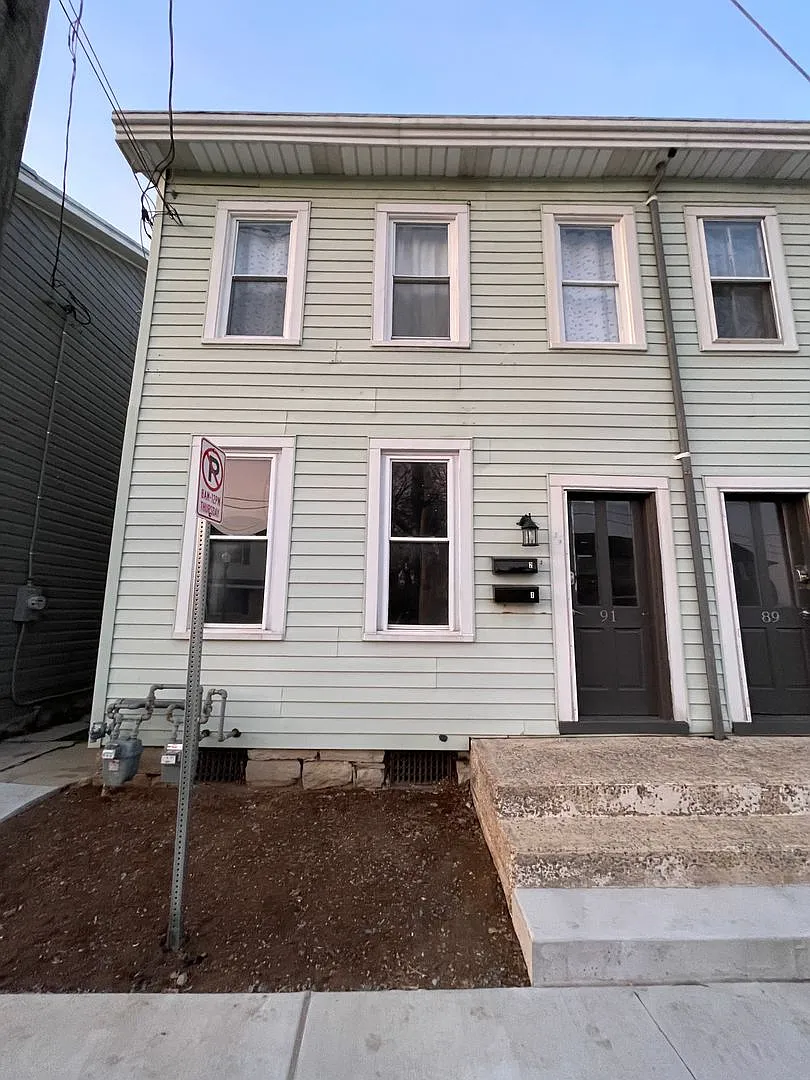 91 B St photo 1