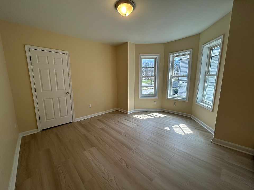Bedroom 1 w/office nook
