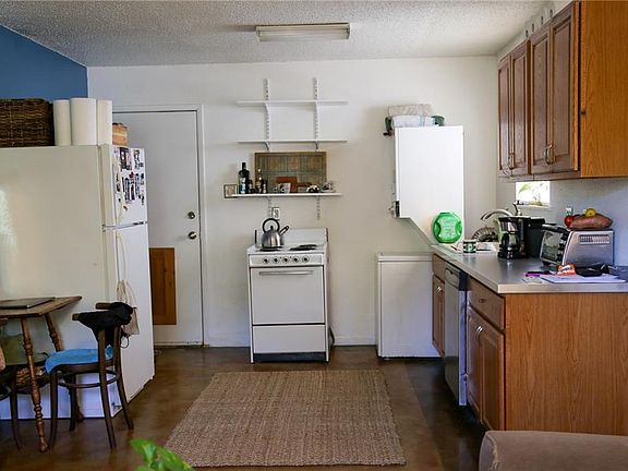 4th image of 5402 Roosevelt Ave #B