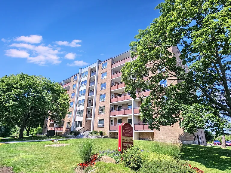 130 The Pkwy — Photo 7