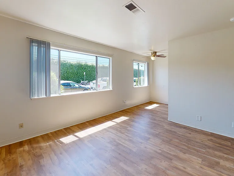 Bay Terrace — Photo 45
