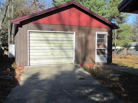 3rd image of 9083 Superior Ave