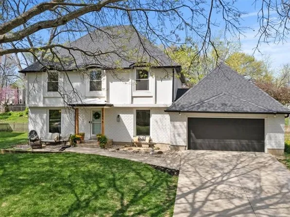 12908 Saint Andrews Dr, Kansas City, MO 64145