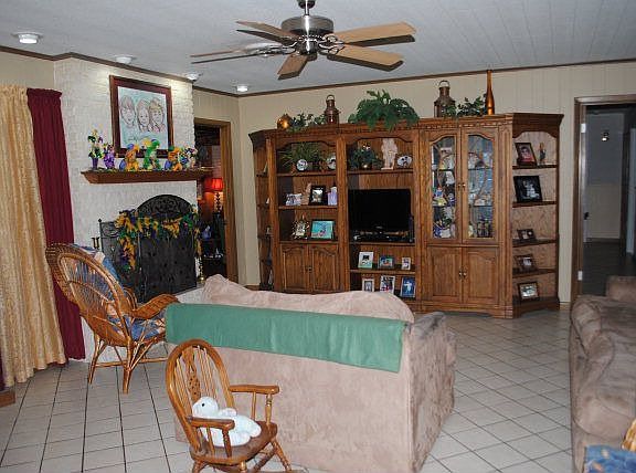 5th image of 213 Garden Dr