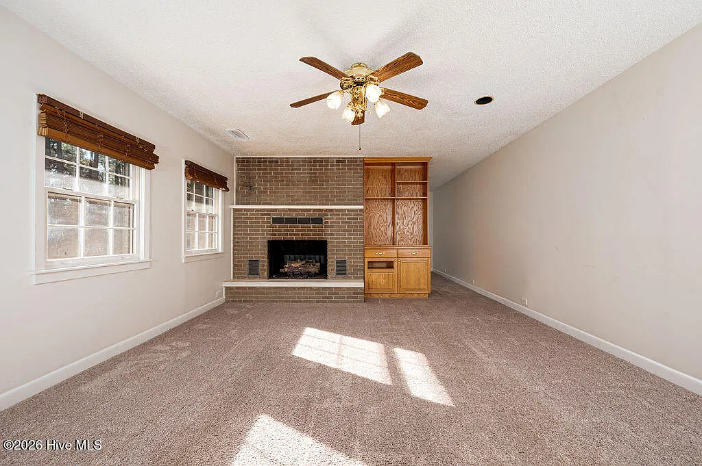 3 bed, 2.5 bath, 1810 sqft, $2,000 — Photo 4
