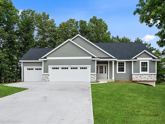 3rd image of 1765 Fairview Dr