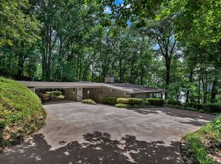 1613 S Arlington Dr, Seneca, SC 29672