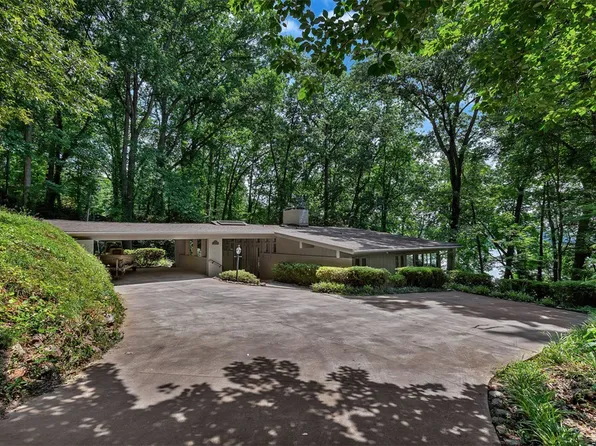 1613 S Arlington Dr, Seneca, SC 29672