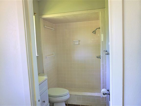 4th image of 702 Garner Dr