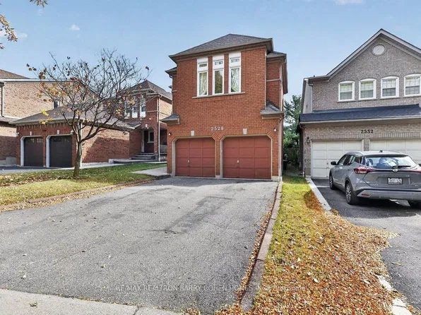 2528 Willowburne Dr, Mississauga, ON L5M 5E9