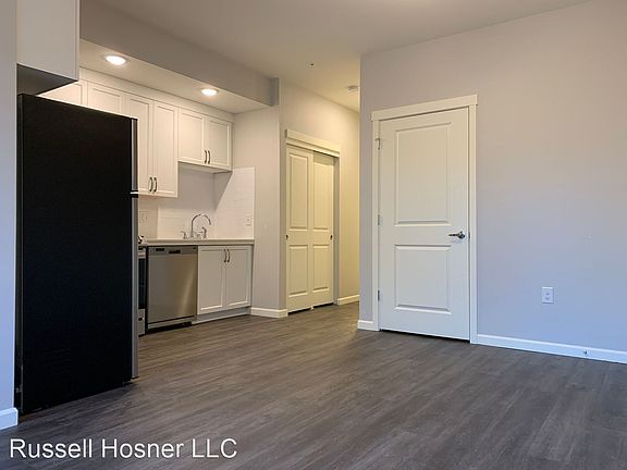 4th image of 7100 N Greenwich Ave #3