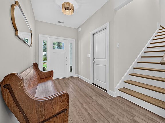 3rd image of 633 Aspen Loop