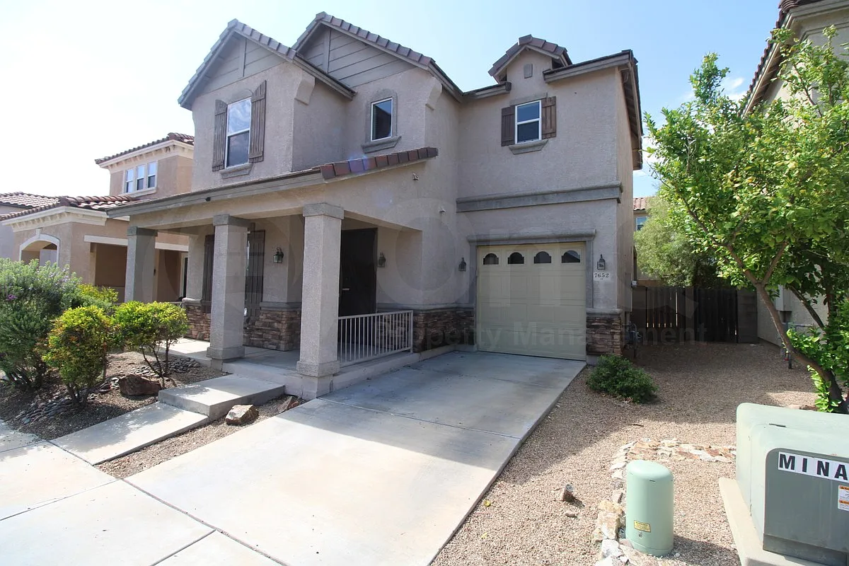 3 bed, 1.5 bath, 1733 sqft, $1,995 — Photo 2