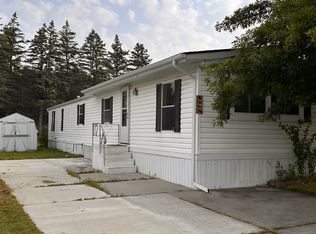 5668 Hidden Cove Ln, Smiths Creek, MI 48074