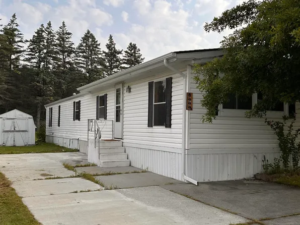 5668 Hidden Cove Ln, Smiths Creek, MI 48074