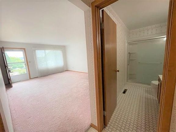 3rd image of 505 11th Ave NE