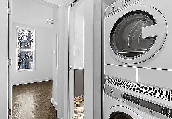 4th image of 313 E 92nd St #4AA