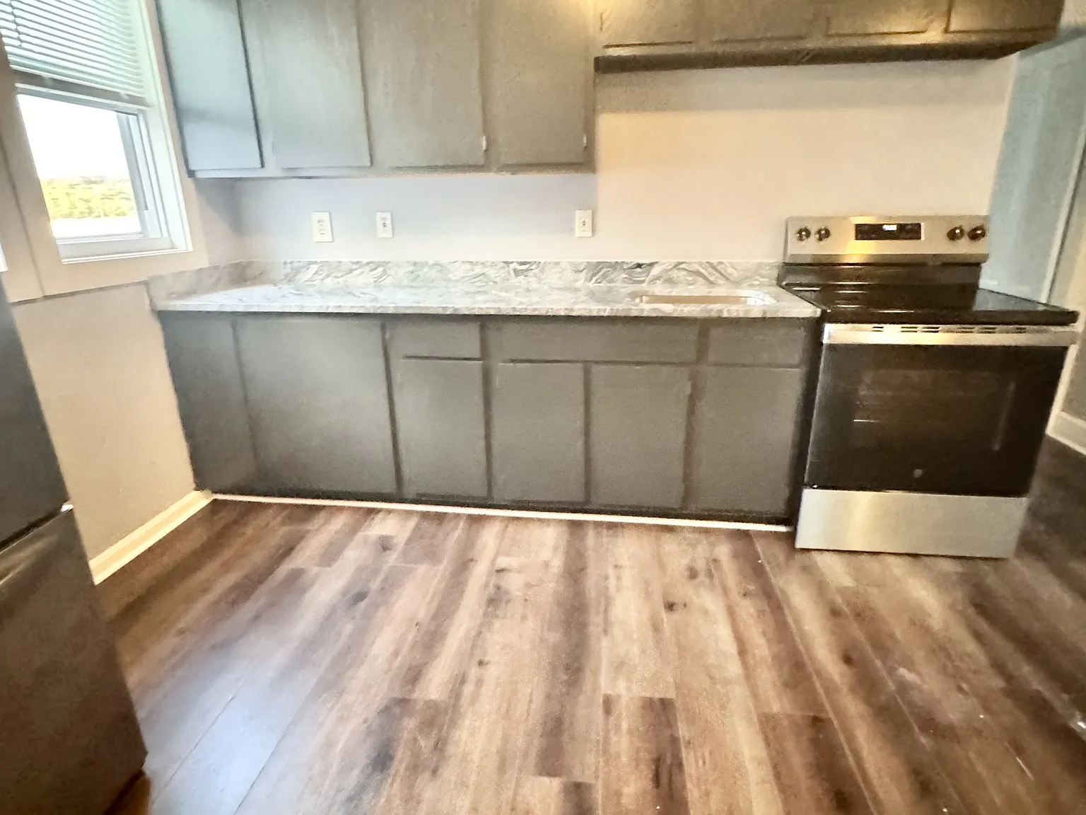 3 bed, 675 sqft, $2,075 — Photo 2