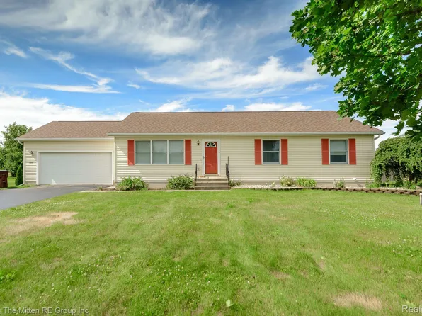 3640 Roberts Meadows Dr N, Tecumseh, MI 49286