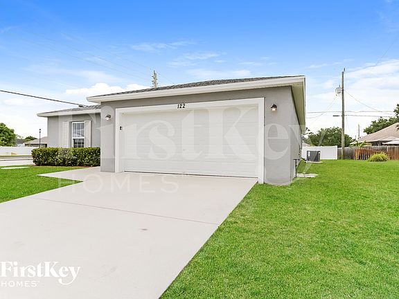 2nd image of 122 SW Sea Lion Rd