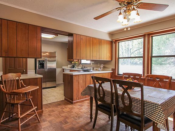 5th image of 808 Goldfinch Ave