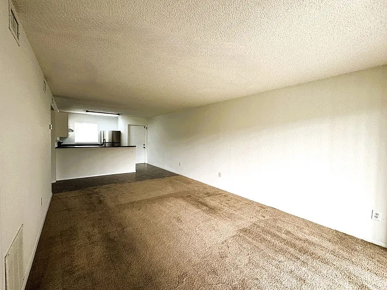 25100 Sandhill Blvd #M — Photo 11