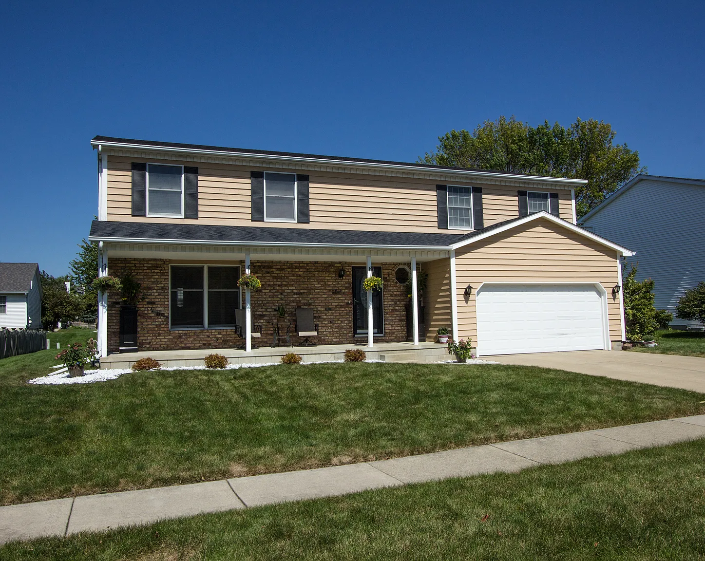 405 Lake Shore Cir photo 1