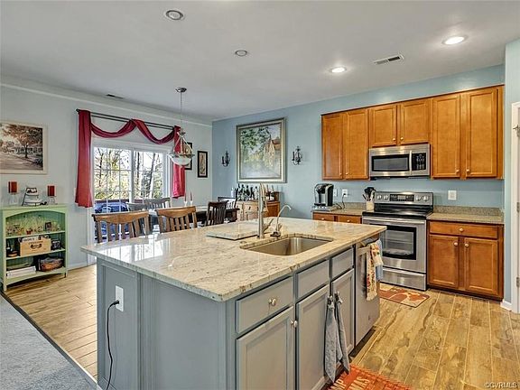 2nd image of 8918 Hollycroft Ct