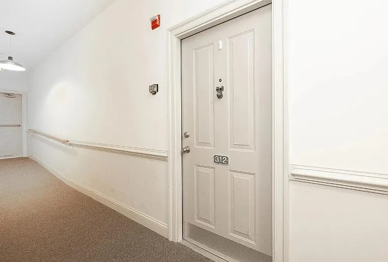 735 Washington St — Photo 4