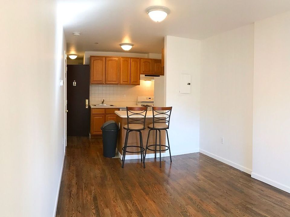 1st image of 158 Smith St #3L