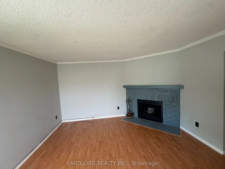 833 Laurier Ave — Photo 22