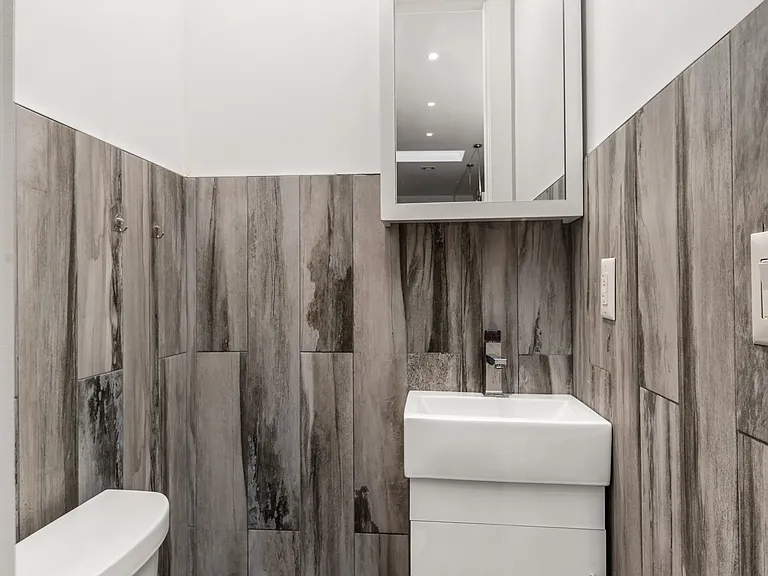 638 Wilson Ave #2L — Photo 6