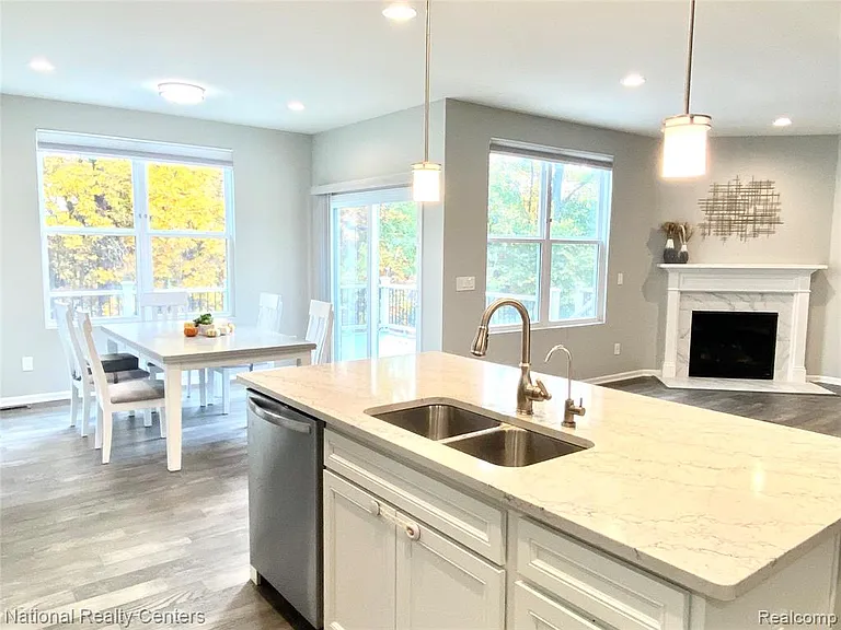 2835 Dillon Dr — Photo 8