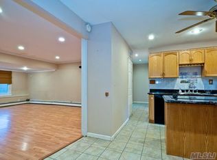 24 Falcon Ln, Levittown, NY 11756