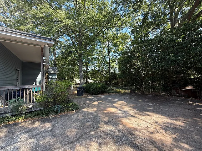 1402 Northgate Dr — Photo 4