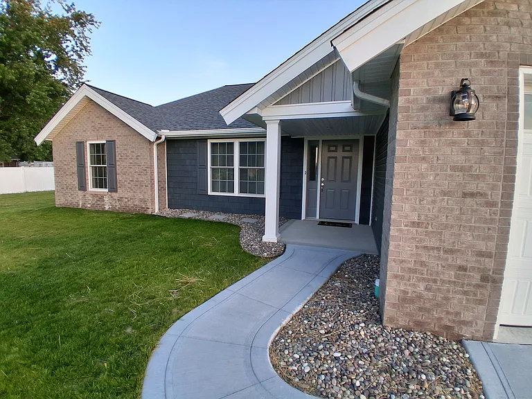 1421 W Todd Ln — Photo 13