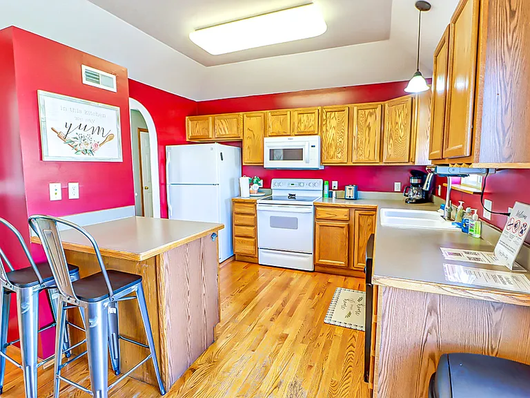1524 Hilltop Rd — Photo 7