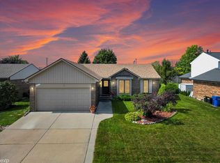 28467 Saint Louise Dr, Warren, MI 48092