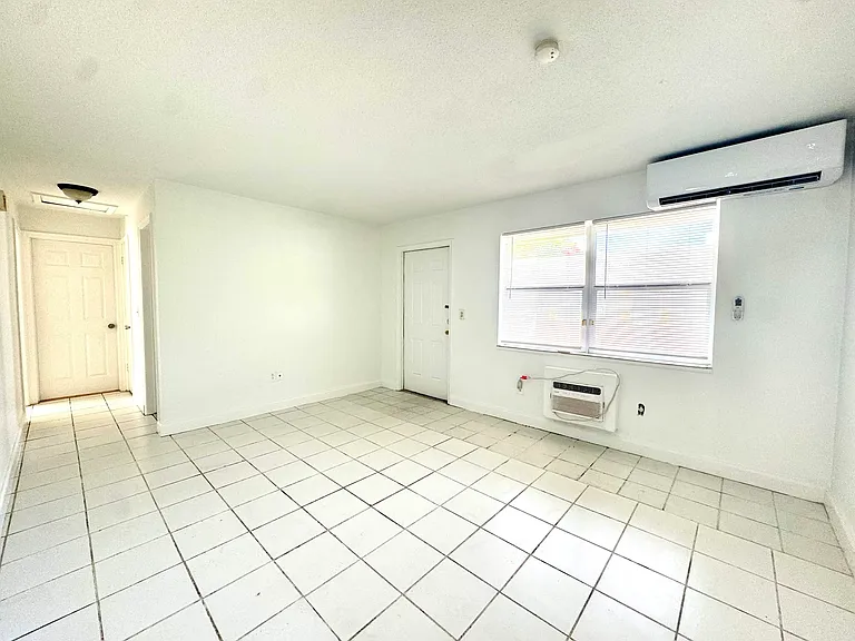 411 SE 23rd Ave #B — Photo 3