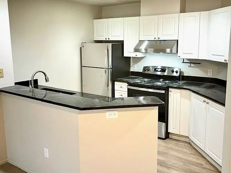 Bellevue Heights Apartments — Photo 35